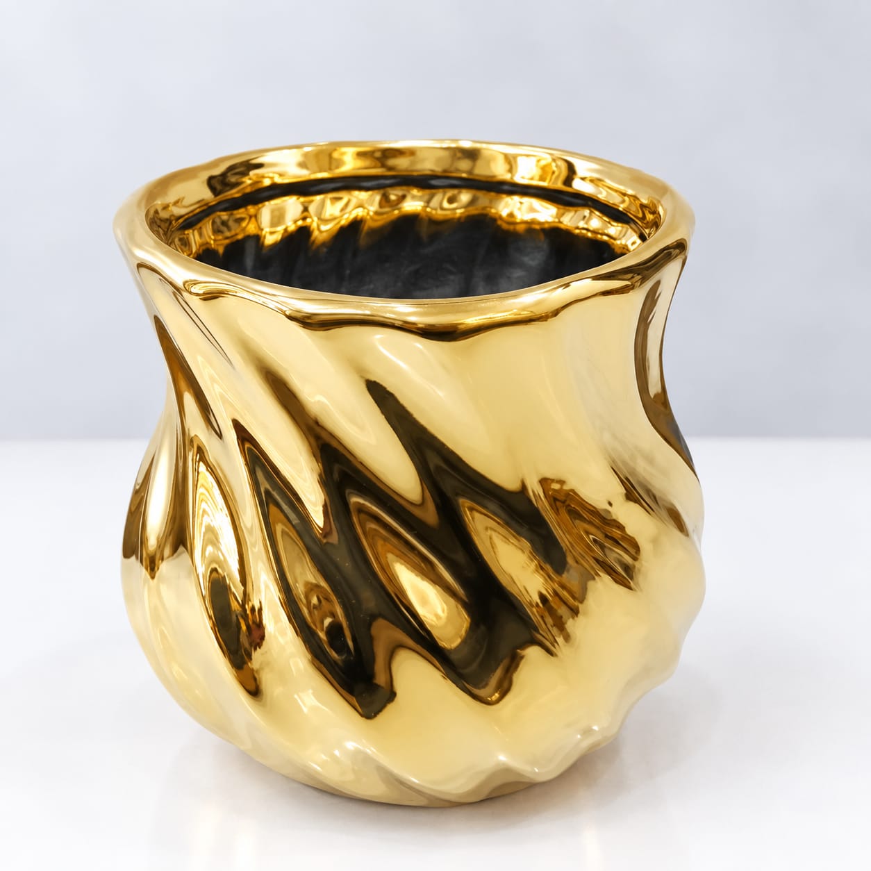 Curv line pot
